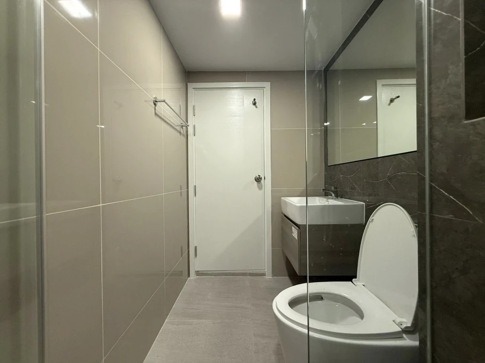 For rent: The Tree Pattanakarn-Ekkamai, 2-story loft unit with high ceilings, spacious and airy, 29th floor, beautiful view, great ventilation. Book n