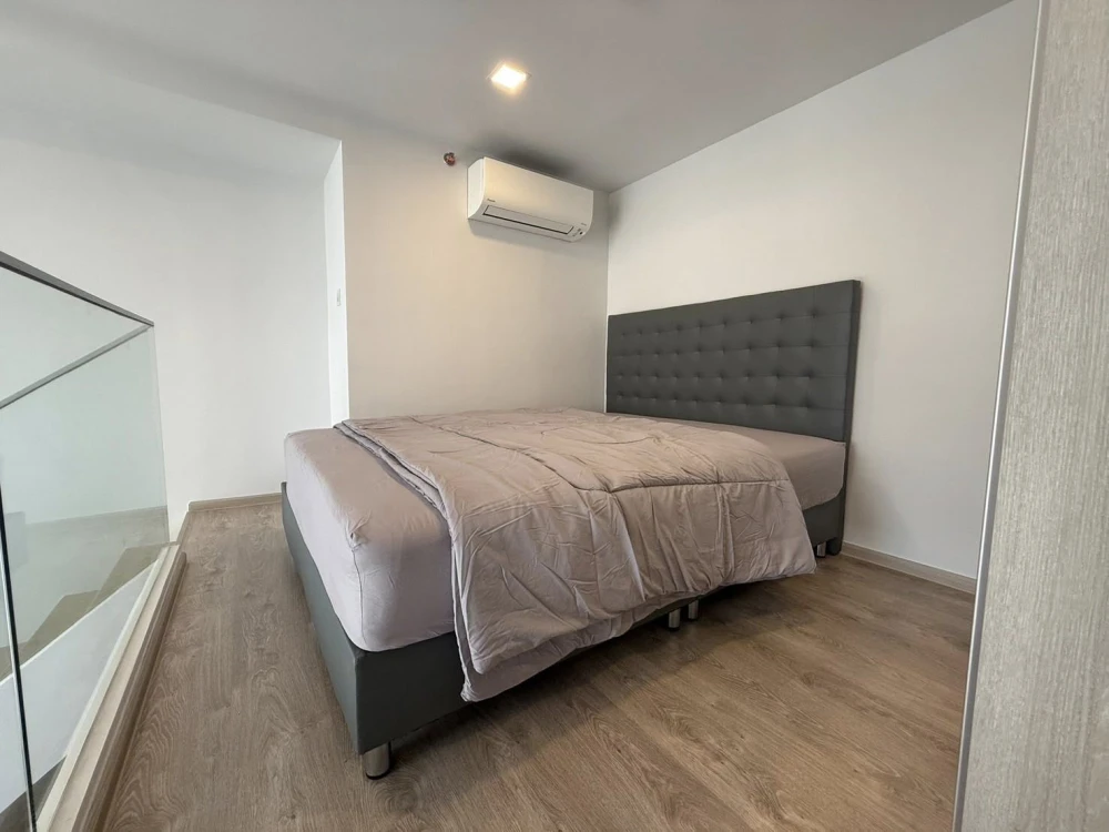 For rent: The Tree Pattanakarn-Ekkamai, 2-story loft unit with high ceilings, spacious and airy, 29th floor, beautiful view, great ventilation. Book n
