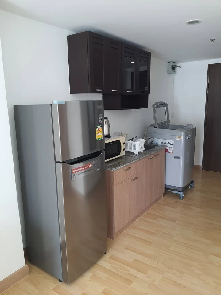 For rent: The TRENDY Condominium, spacious room, lots of usable space, comes with complete furniture, hurry and book now!