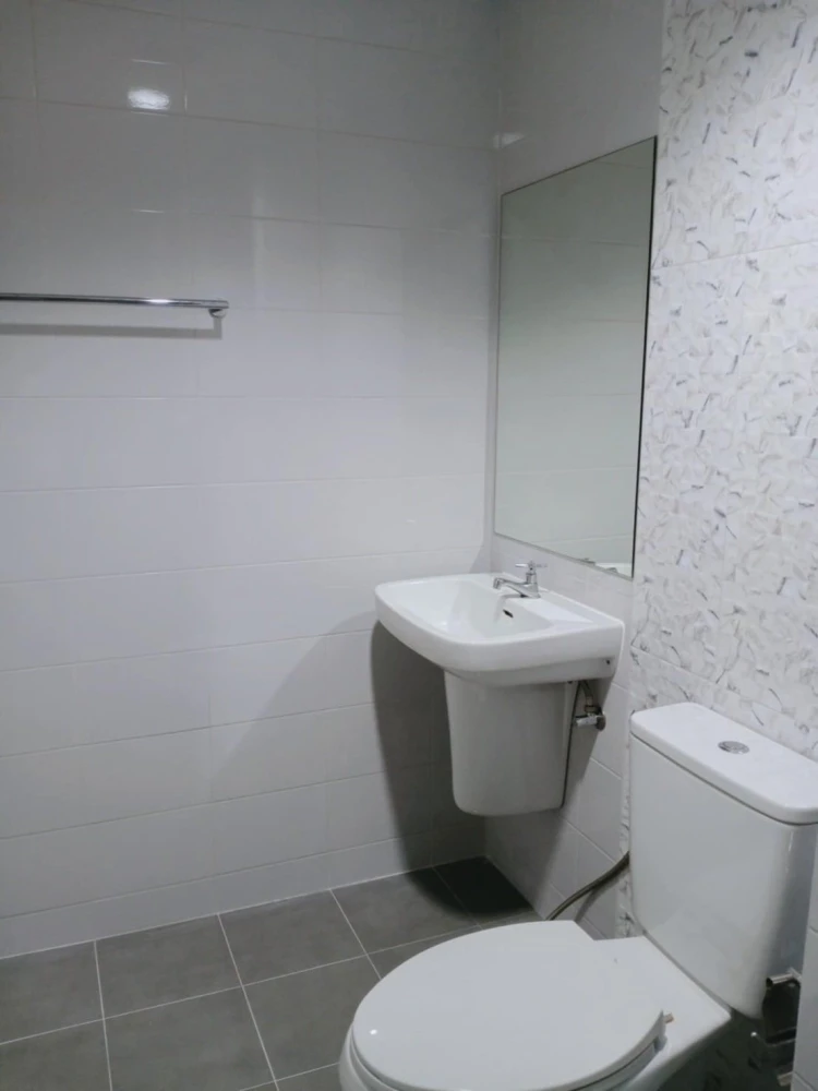 For rent: The Trust @ BTS Erawan, 21st floor, river view, fully furnished, nice to live in, reserve now, hurry!