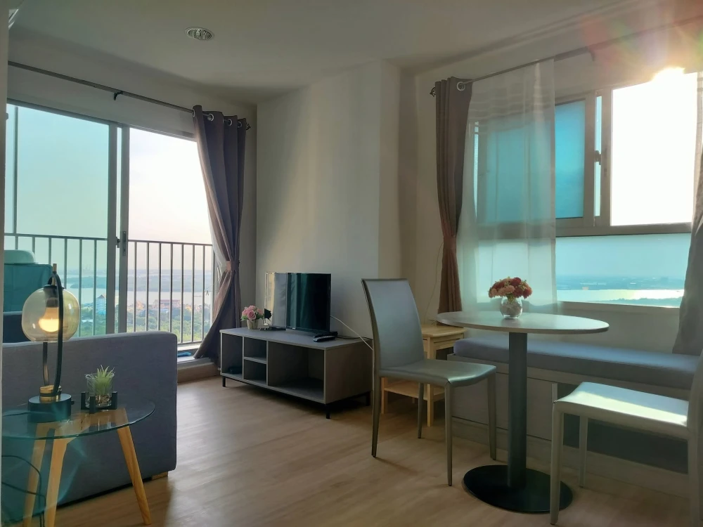 For rent: The Trust @ BTS Erawan, 23rd floor, corner room, river view on 2 sides, book now, don't miss out, urgent!
