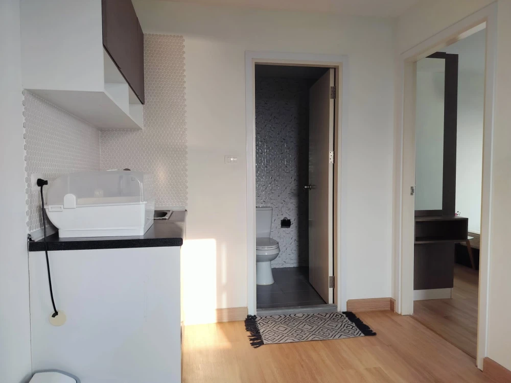 For rent: The Trust @ BTS Erawan, 23rd floor, corner room, river view on 2 sides, book now, don't miss out, urgent!