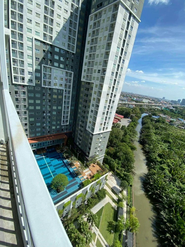 For rent: The Trust @ BTS Erawan, 23rd floor, corner room, river view on 2 sides, book now, don't miss out, urgent!