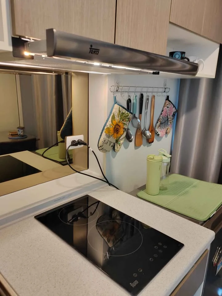 For rent: The Trust @ BTS Erawan, high floor, fully furnished, affordable price, reserve now!
