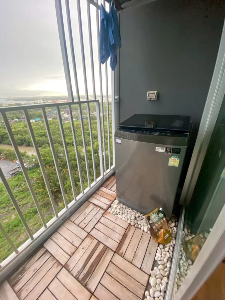 For rent: The Trust @ BTS Erawan. Nice unit on the 14th floor, fully furnished, with beautiful river view. Book now!