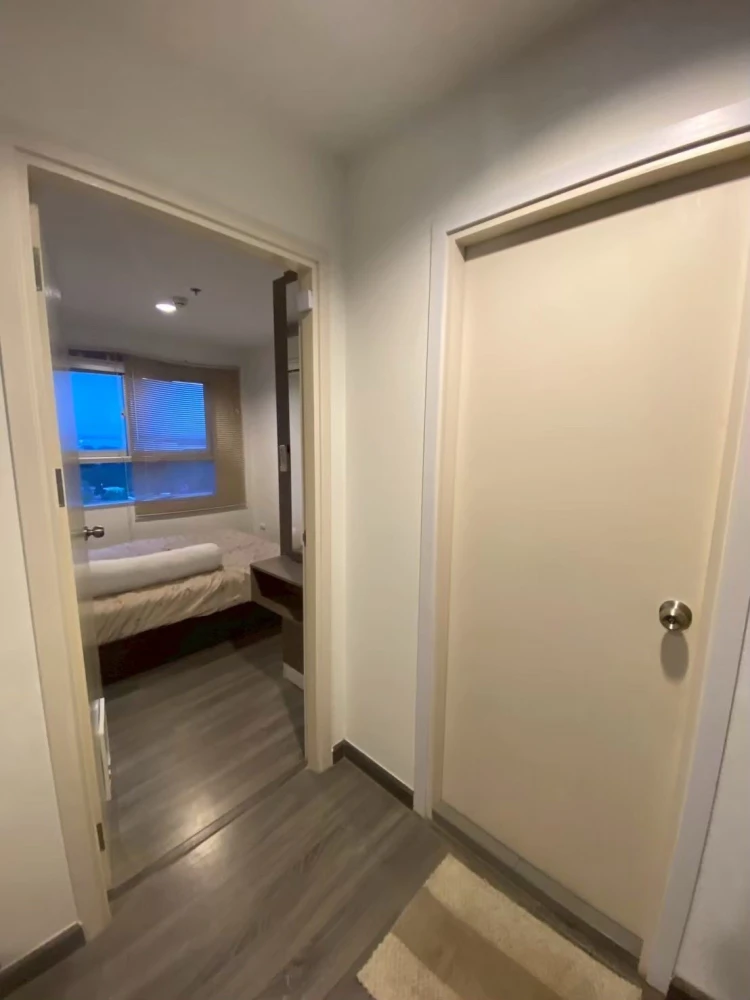 For rent: The Trust @ BTS Erawan. Nice unit on the 14th floor, fully furnished, with beautiful river view. Book now!