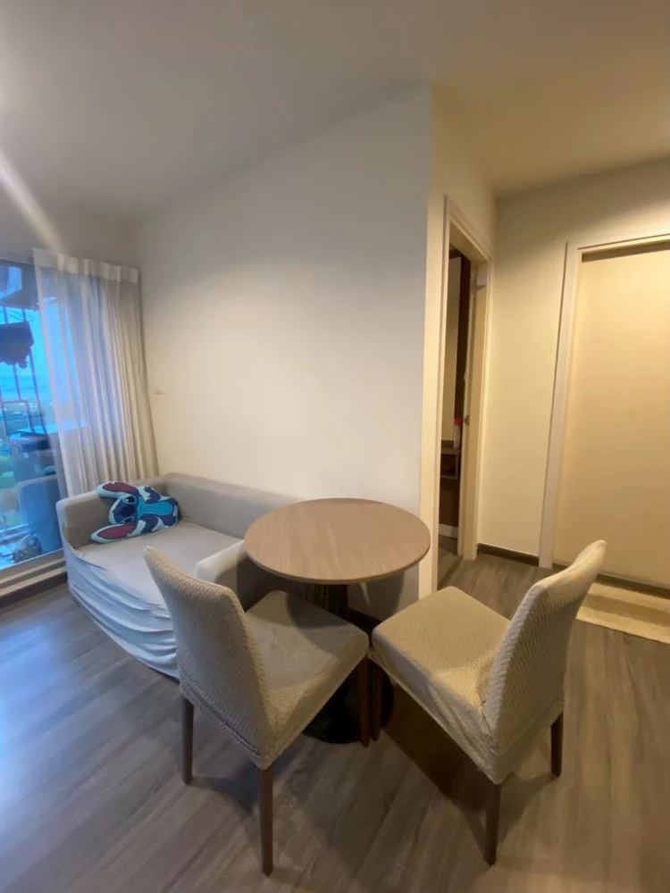 For rent: The Trust @ BTS Erawan. Nice unit on the 14th floor, fully furnished, with beautiful river view. Book now!
