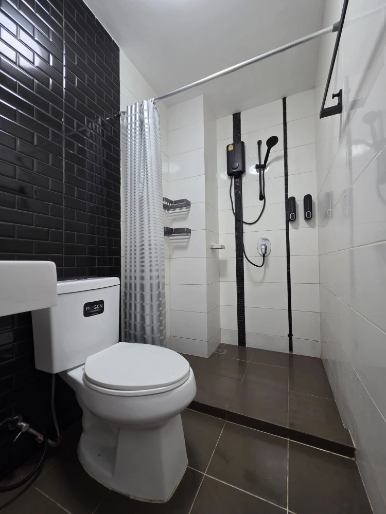 For rent: The Trust Condo Central Pattaya, 1 bedroom, 1 bathroom, decorated in a controlled tone, comes with complete furniture, book now.