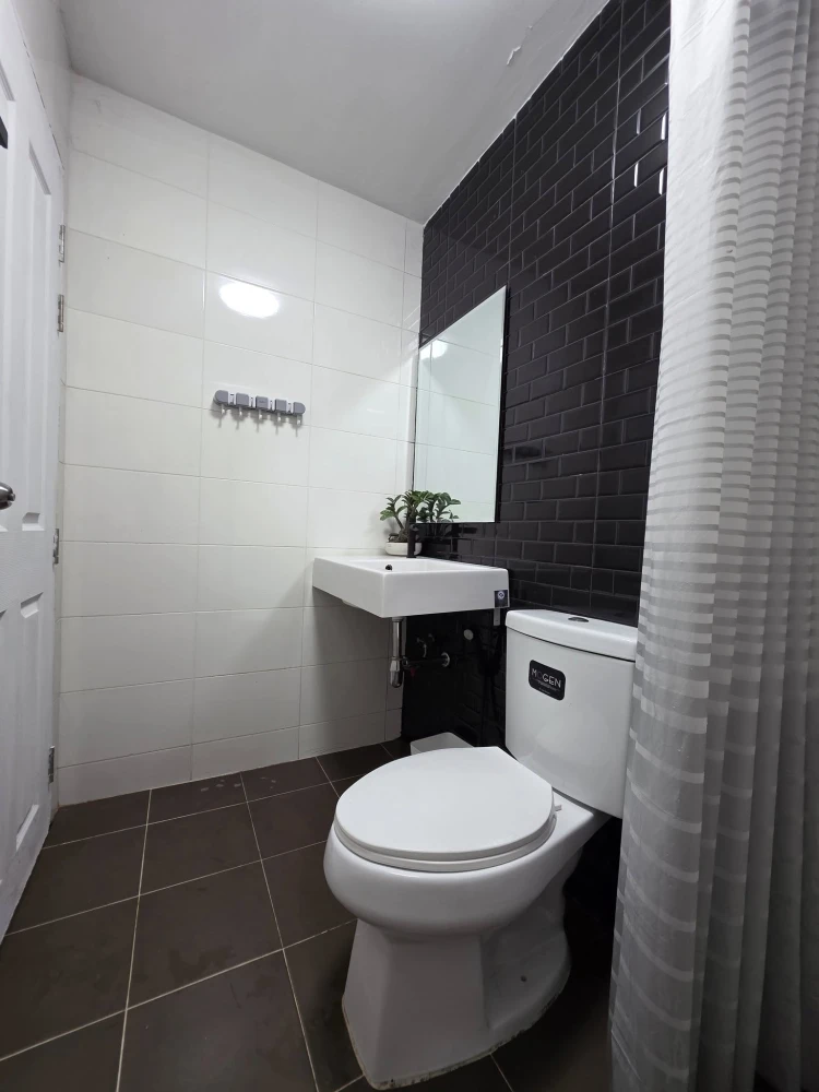 For rent: The Trust Condo Central Pattaya, 1 bedroom, 1 bathroom, decorated in a controlled tone, comes with complete furniture, book now.