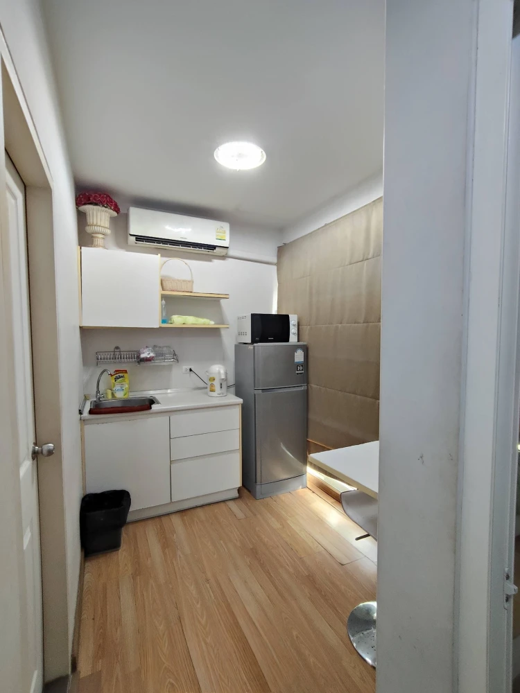 For rent: The Trust Condo Central Pattaya, 7th floor unit. High-quality wallpaper and full amenities. Book now!