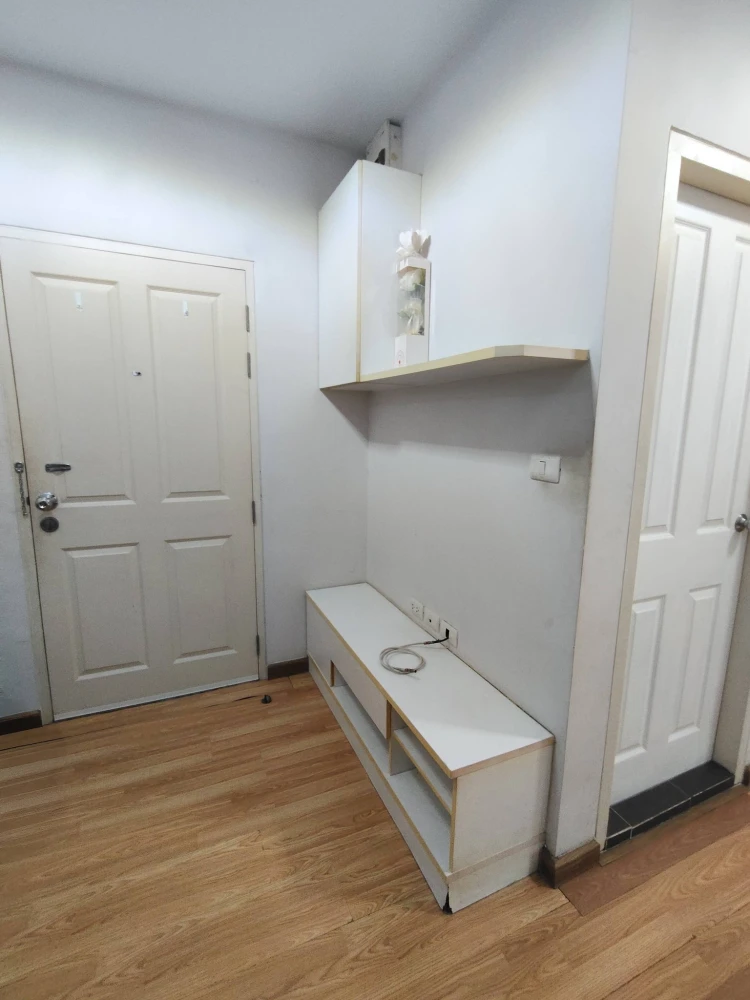 For rent: The Trust Condo Central Pattaya, 7th floor unit. High-quality wallpaper and full amenities. Book now!