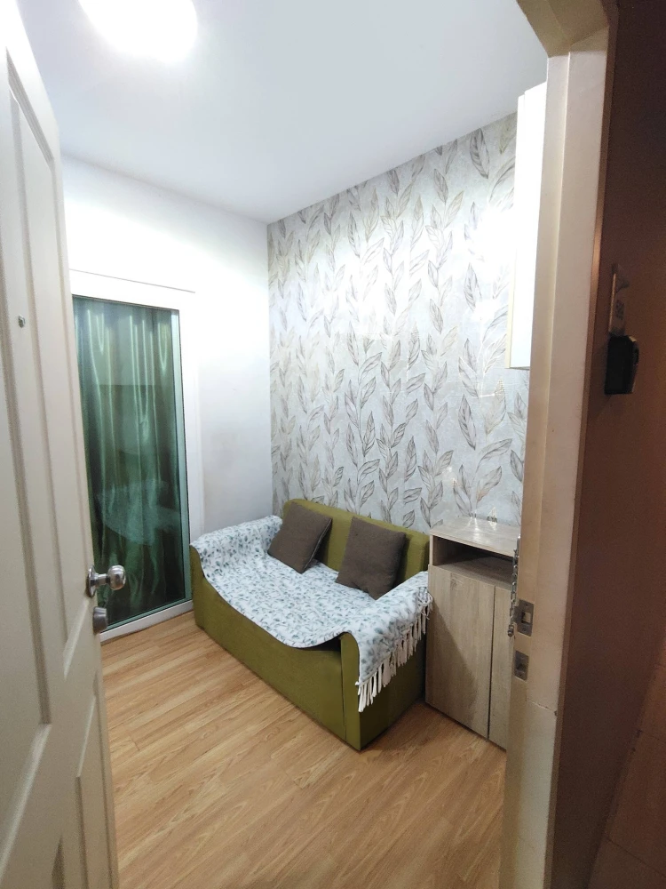 For rent: The Trust Condo Central Pattaya, 7th floor unit. High-quality wallpaper and full amenities. Book now!