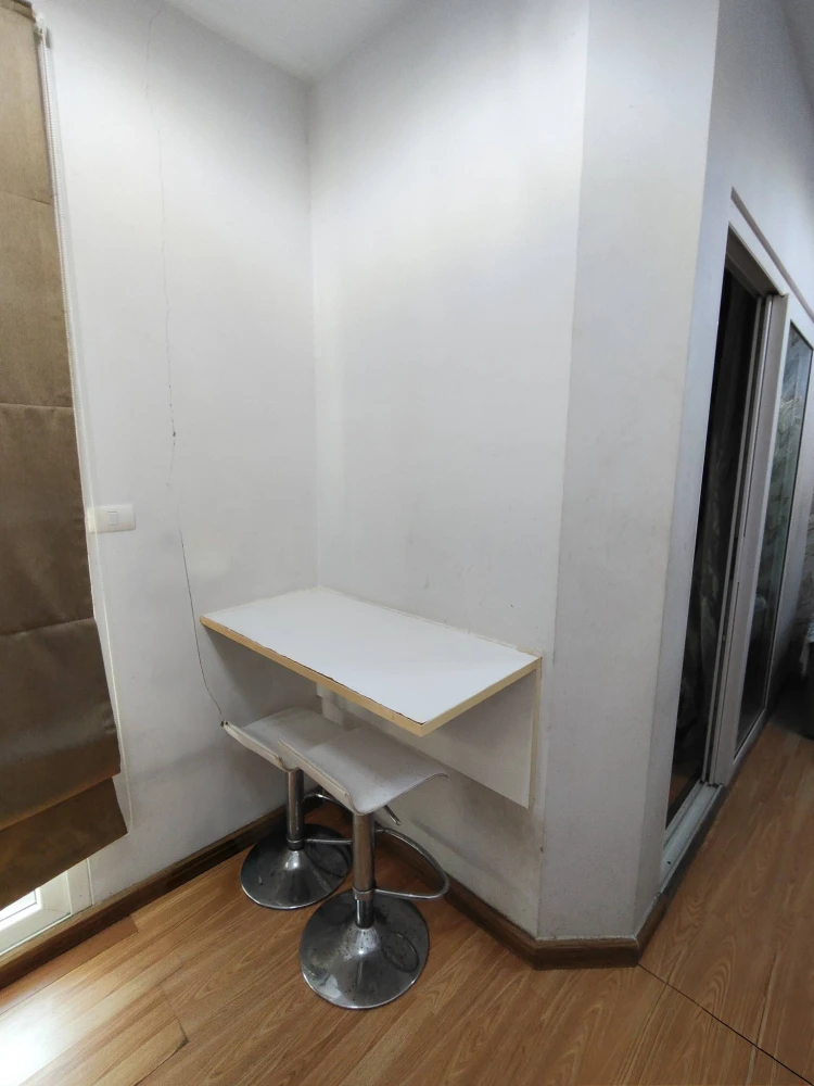 For rent: The Trust Condo Central Pattaya, 7th floor unit. High-quality wallpaper and full amenities. Book now!