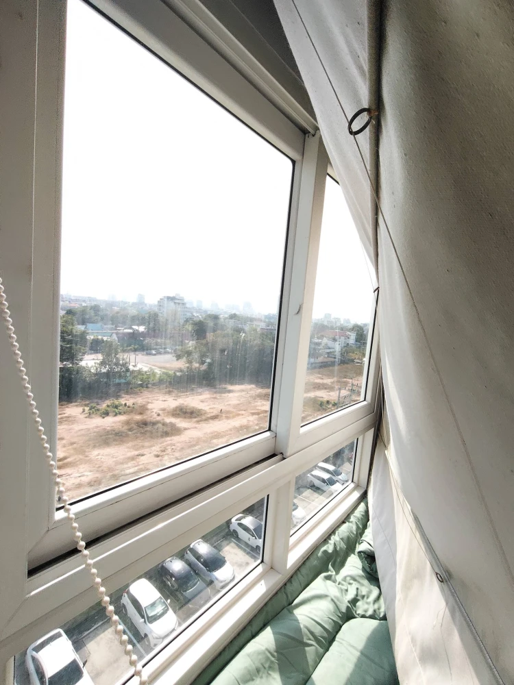 For rent: The Trust Condo Central Pattaya, 7th floor unit. High-quality wallpaper and full amenities. Book now!