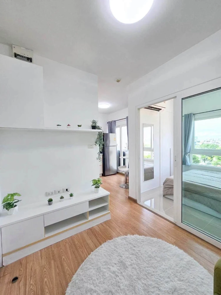 For rent: The Trust Condo Central Pattaya, 8th floor unit, fully furnished. Just bring your suitcase and move in!