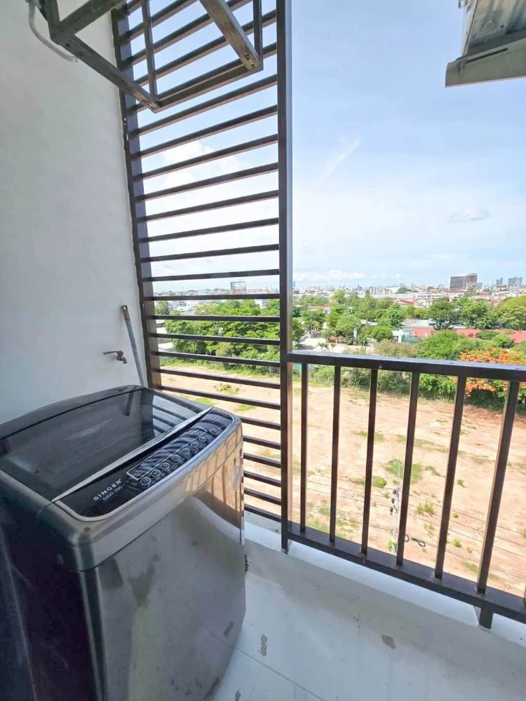 For rent: The Trust Condo Central Pattaya, 8th floor unit, fully furnished. Just bring your suitcase and move in!