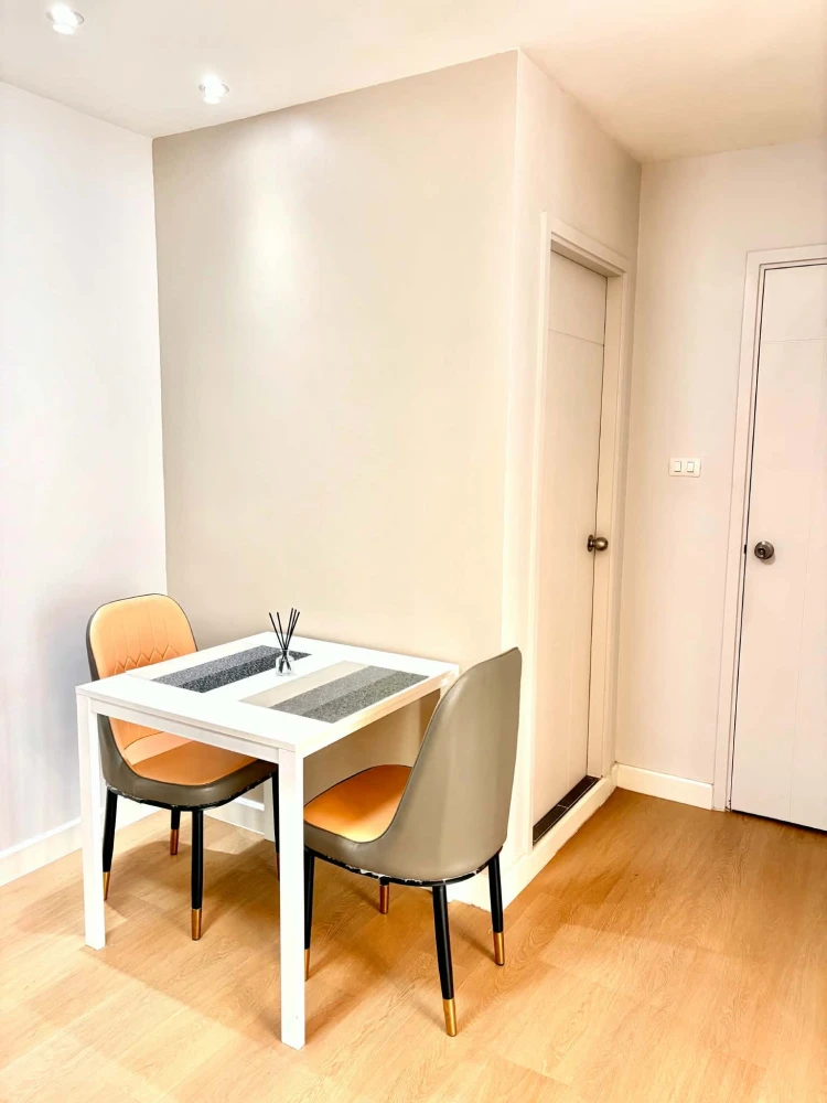 For Rent: The Trust Condo Ngamwongwan, 22nd floor, corner unit. Fully furnished and beautifully decorated—book now!