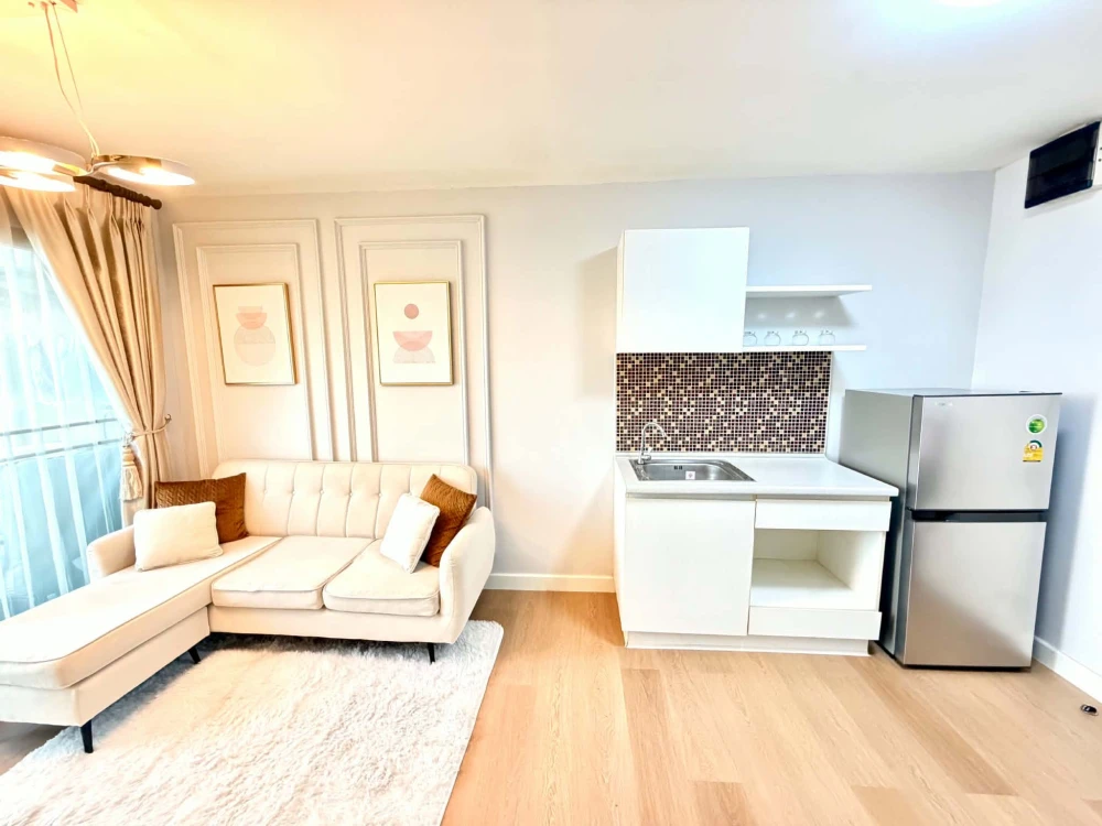 For Rent: The Trust Condo Ngamwongwan, 22nd floor, corner unit. Fully furnished and beautifully decorated—book now!