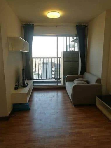 For rent: The Trust Condo Ngamwongwan. Nice unit, fully furnished, high floor, affordable price. Book now!