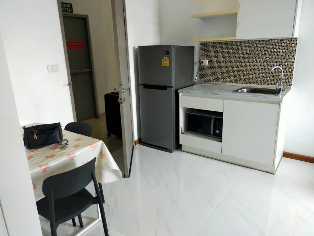 For rent: The Trust Condo South Pattaya, 12th floor, fully furnished, nice to live in, reserve now.