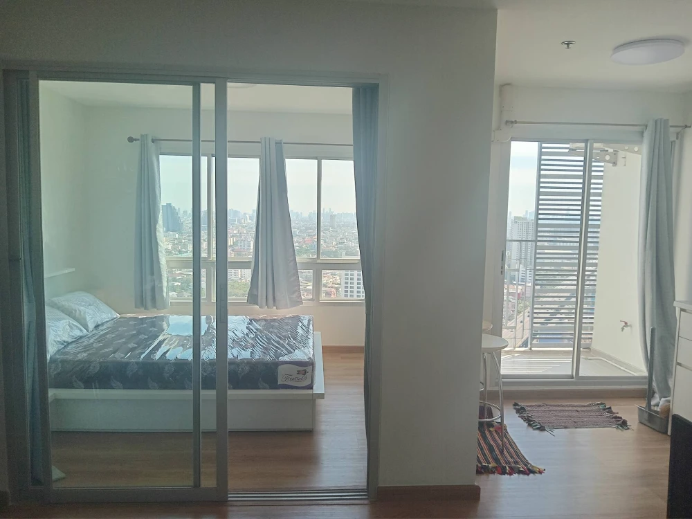 For rent: The Trust Residence Pinklao, 30th floor, beautiful city view, unblocked, fully furnished. Book now!