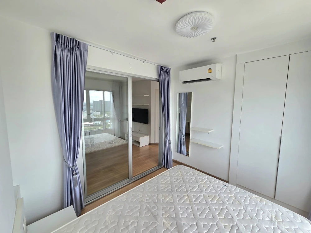 For rent: The Trust Residence Pinklao. A comfortable room in a great location, fully furnished. Don't miss out!