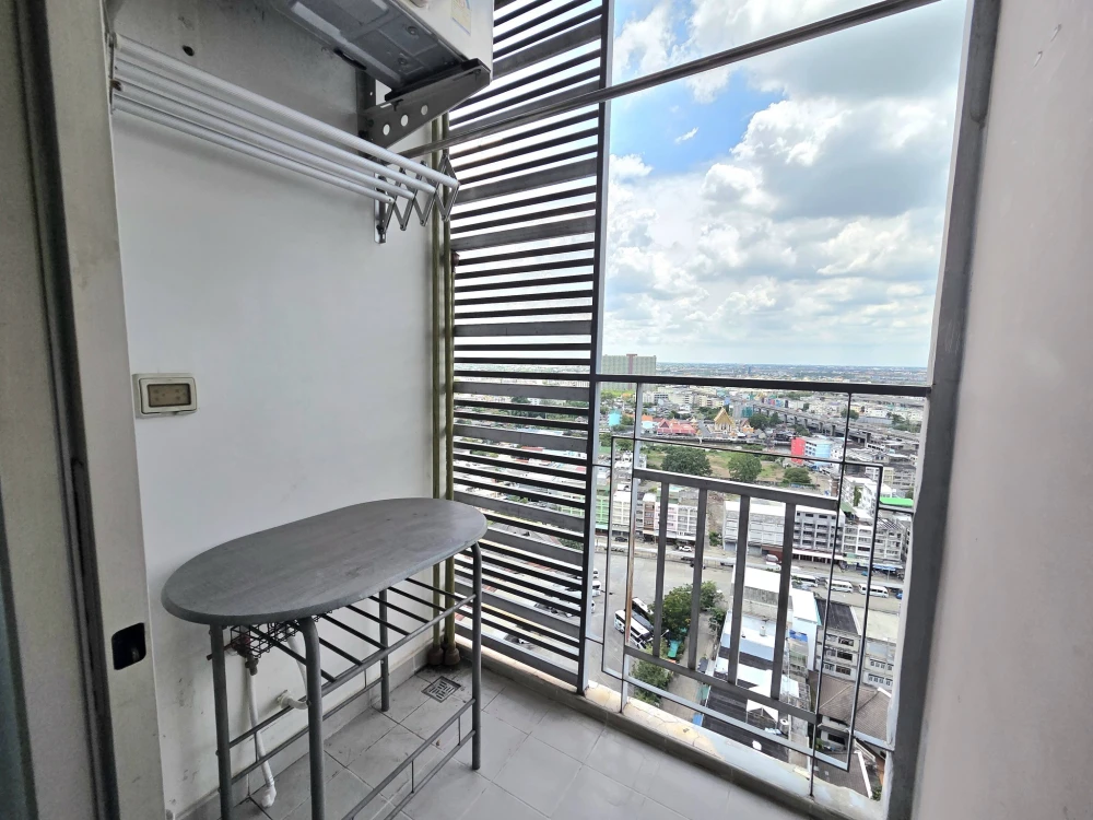 For rent: The Trust Residence Pinklao. A comfortable room in a great location, fully furnished. Don't miss out!