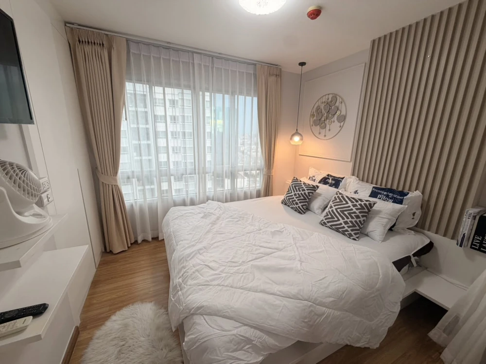 For rent: The Trust Residence Ratchada-Rama 3. Nice unit, fully furnished, high floor with city view. Book now!