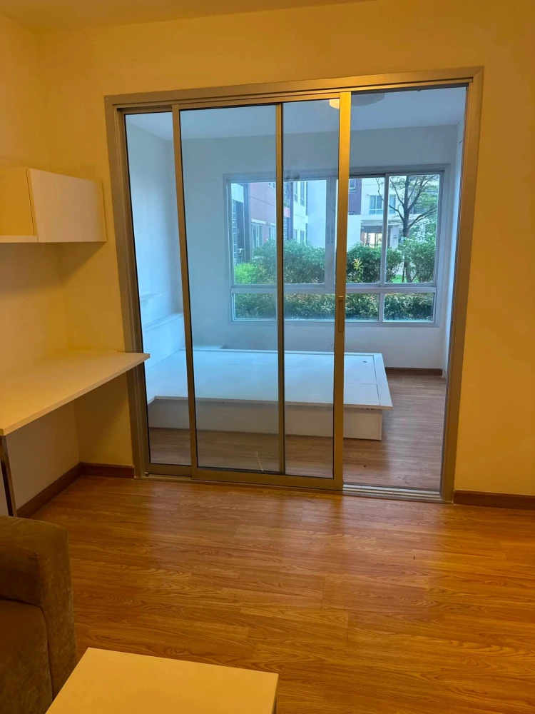 For rent: The Trust Residence Ratchada-Rama 3. Ready-to-move-in unit with separate partitions. Excellent value! Don't miss out!