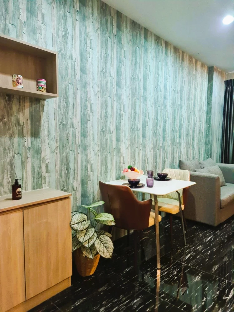 For rent: The Unique Kaset-Nawamin, 2nd floor, unit 1. Beautiful, elegant room with built-in furniture, ready to move in.