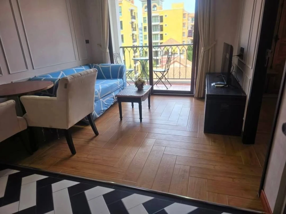 For rent: The Venetian Signature Condo Resort Pattaya, 6th floor, pool view, fully furnished, nice to live in, book now.