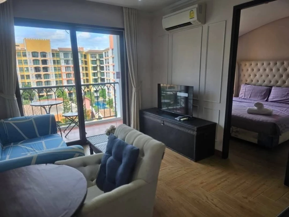 For rent: The Venetian Signature Condo Resort Pattaya, 6th floor, pool view, fully furnished, nice to live in, book now.