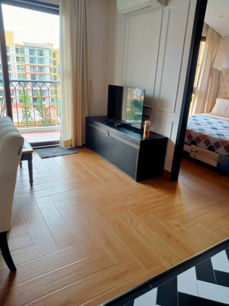 For rent: The Venetian Signature Condo Resort Pattaya, 6th floor, pool view, fully furnished, nice to live in, book now.