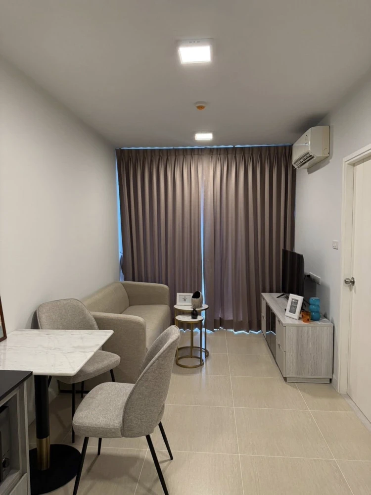 For rent: The Ville Express Ratchayothin, 1 bedroom, 4th floor. Great location, convenient transportation. Book now!