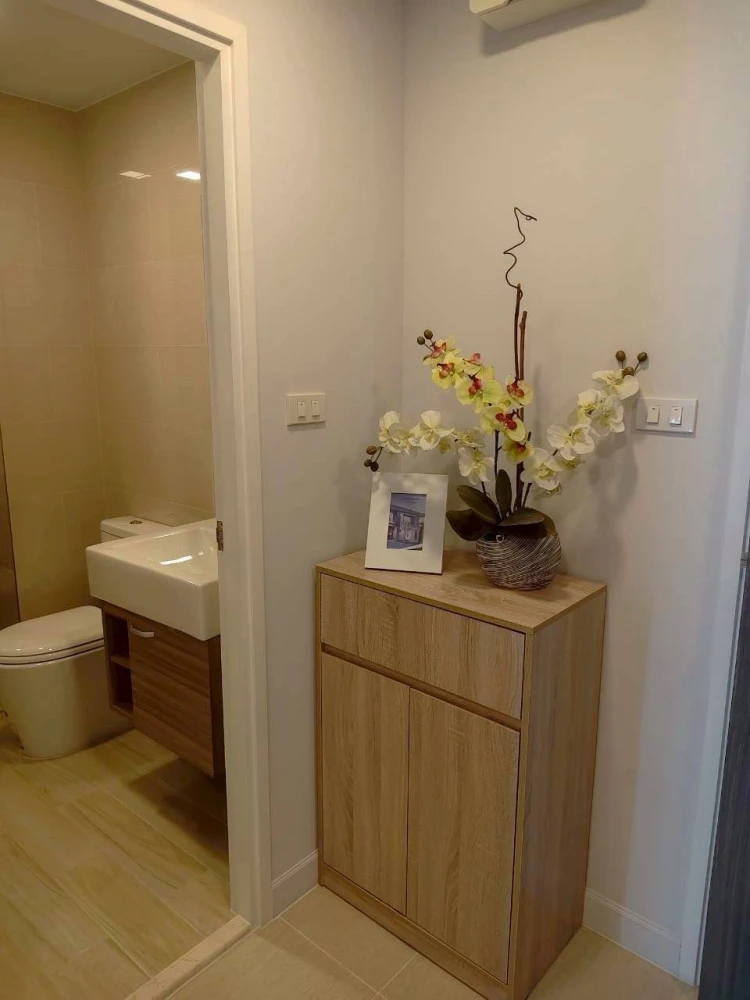 For rent: The Ville Express Ratchayothin, 1 bedroom, 4th floor. Great location, convenient transportation. Book now!