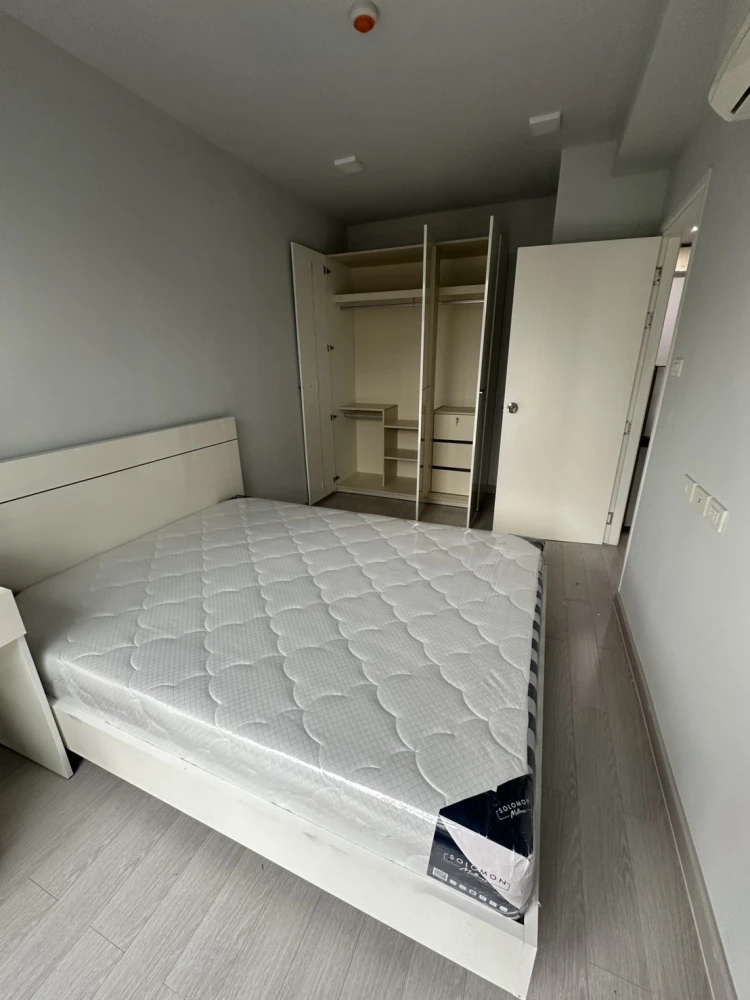 For rent: The Ville Express Ratchayothin, 2nd floor, room size 31.18 sq.m., fully furnished, move in now, don't wait.
