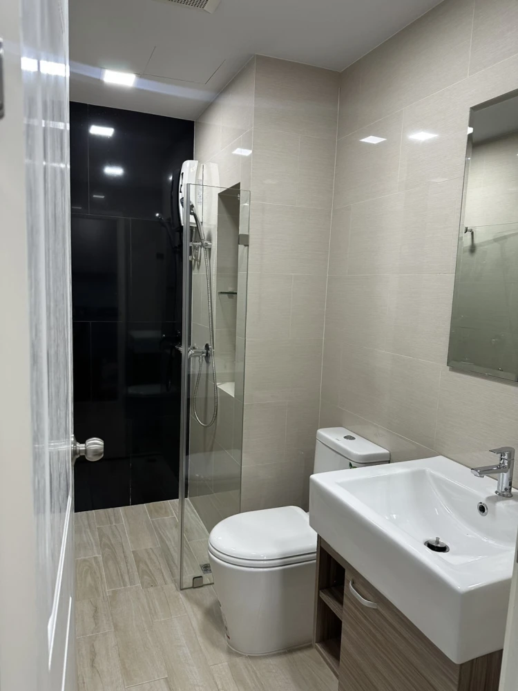 For rent: The Ville Express Ratchayothin, 2nd floor, room size 31.18 sq.m., fully furnished, move in now, don't wait.
