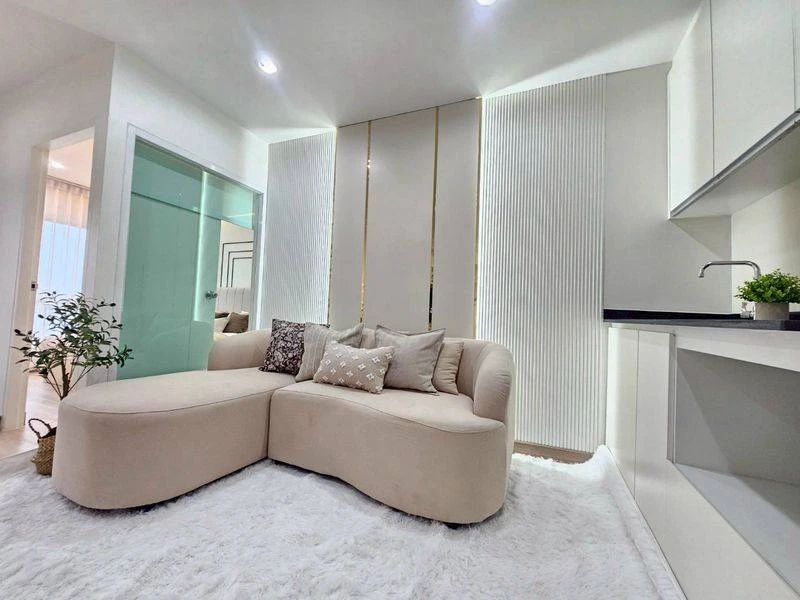 For rent: The Viva Condo Sathorn-Taksi. Nice, spacious room with full furnishings. Book now!