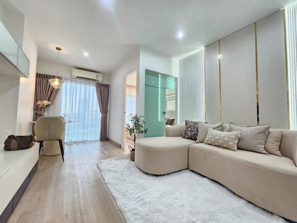 For rent: The Viva Condo Sathorn-Taksi. Nice, spacious room with full furnishings. Book now!