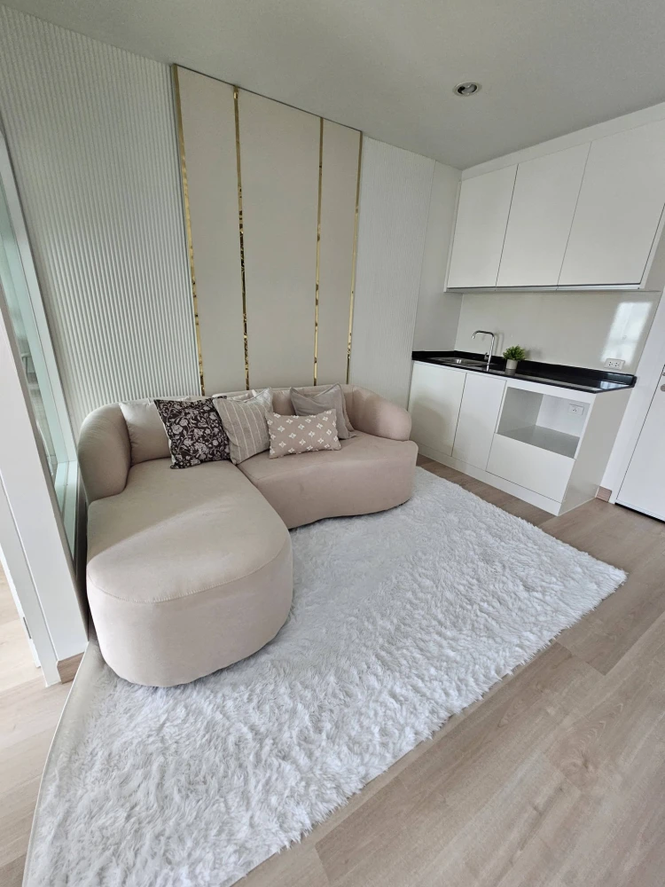 For rent: The Viva Condo Sathorn-Taksi. Nice, spacious room with full furnishings. Book now!