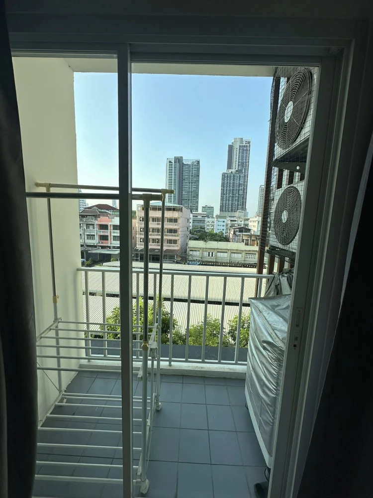For rent: The Viva Condo Sathorn-Taksin, 5th floor unit. Great location, convenient transportation, fully furnished. Book now!