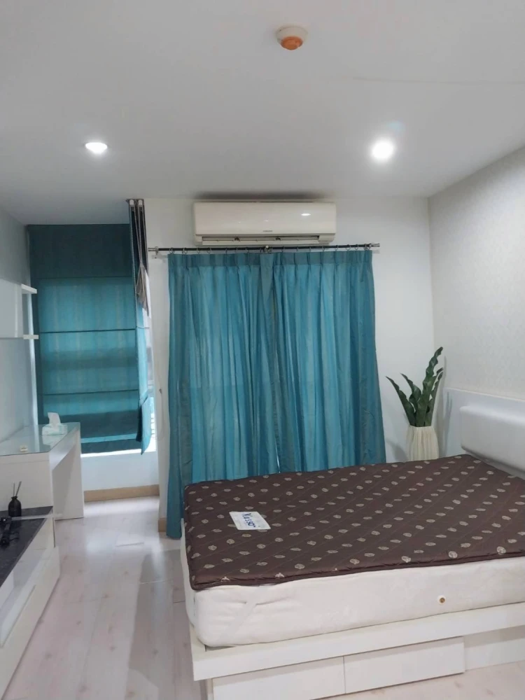 For rent: The Viva Condo Sathorn-Taksin, decorated in a comfortable white tone, with built-in furniture, book now!
