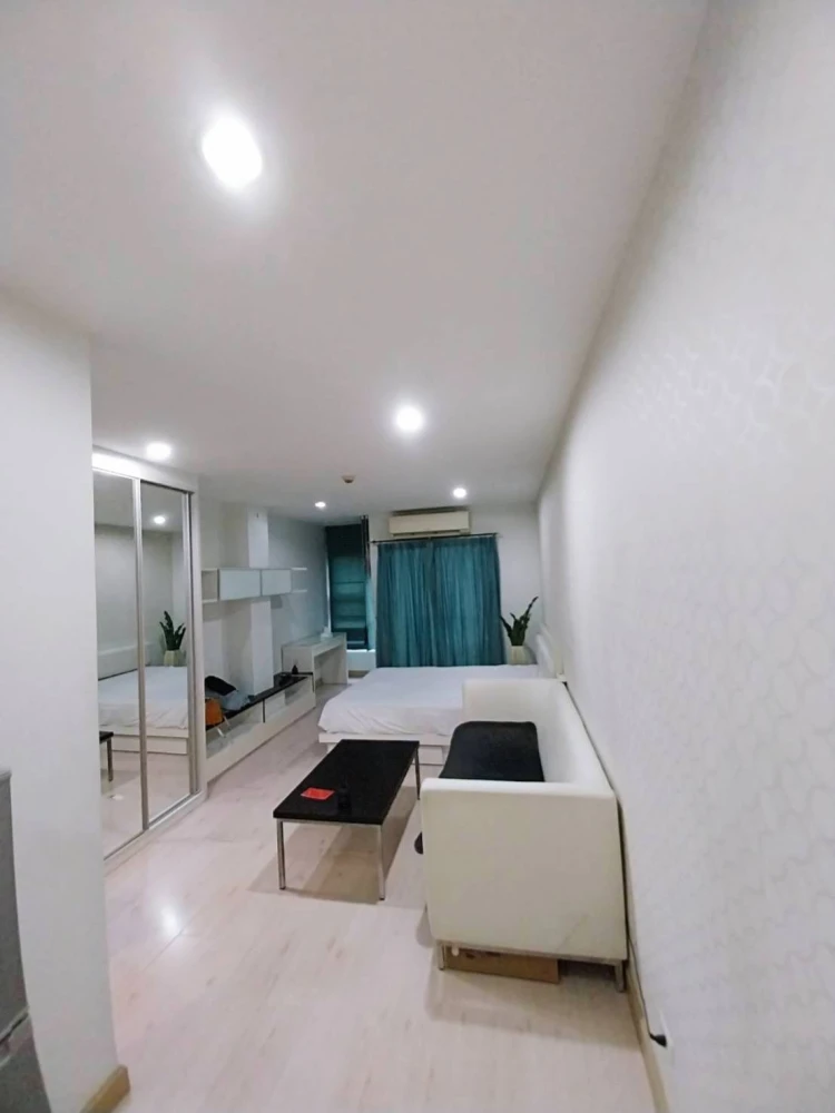 For rent: The Viva Condo Sathorn-Taksin, decorated in a comfortable white tone, with built-in furniture, book now!