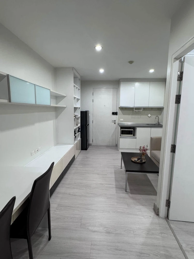Condo for rent at The Viva Condo Sathorn-Taksin. The unit features built-in furniture and comes fully furnished. Located in a quiet, peaceful environm
