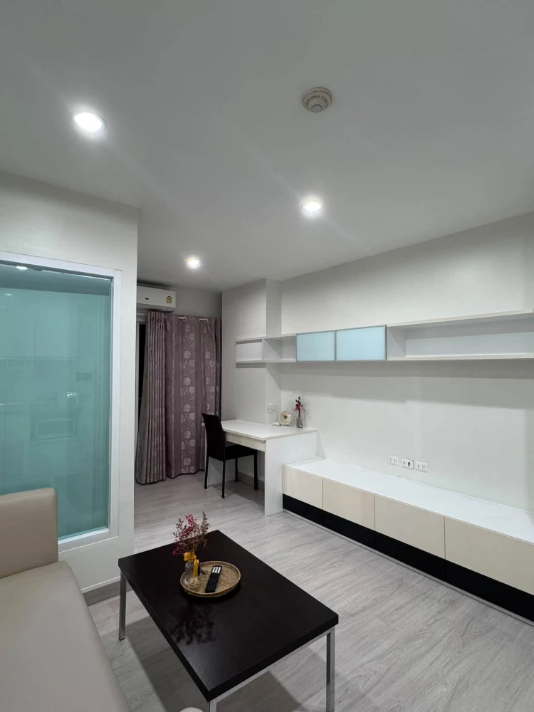 Condo for rent at The Viva Condo Sathorn-Taksin. The unit features built-in furniture and comes fully furnished. Located in a quiet, peaceful environm