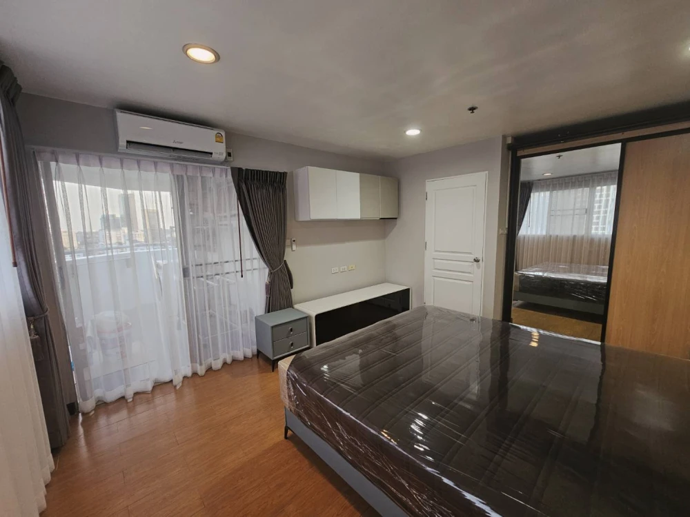 For sale/rent: The Waterford Diamond Sukhumvit 30/1. Spacious unit with ample living space. Convenient and complete amenities. Book now, don't wait!