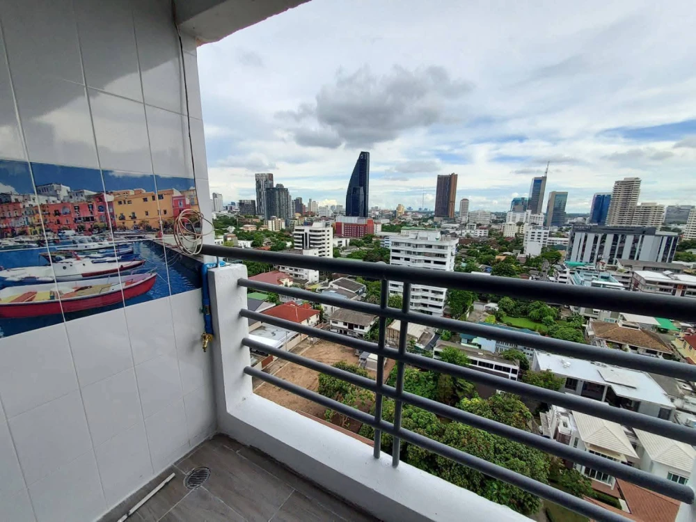 For sale/rent: The Waterford Diamond Sukhumvit 30/1. Spacious unit with ample living space. Convenient and complete amenities. Book now, don't wait!