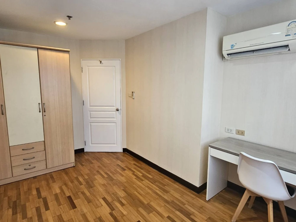 For sale/rent: The Waterford Diamond Sukhumvit 30/1. Spacious unit with ample living space. Convenient and complete amenities. Book now, don't wait!