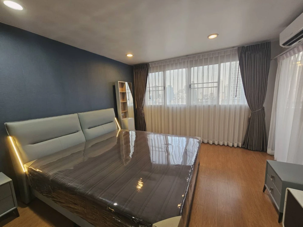 For sale/rent: The Waterford Diamond Sukhumvit 30/1. Spacious unit with ample living space. Convenient and complete amenities. Book now, don't wait!