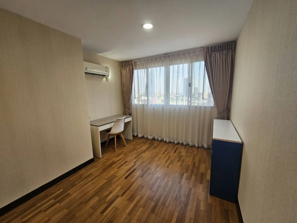 For sale/rent: The Waterford Diamond Sukhumvit 30/1. Spacious unit with ample living space. Convenient and complete amenities. Book now, don't wait!
